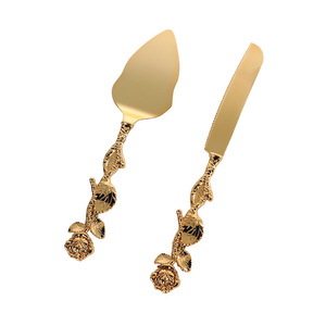 Ensemble couteau et spatule à gâteau de style européen, ensemble de couverts de mariage de style occidental, combinaison de couteau et spatule dorés, rose - Product Image 3
