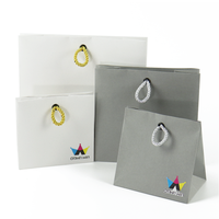 Sacs cadeaux en papier d'art recyclable écologique de luxe imprimés en gros, 250 g/m², avec poignées en ruban, pour cosmétiques, shampooing, mascara