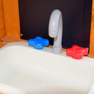 Casita de juegos al aire libre con techo azul, toldo, ventana de plástico y banco - Cabaña infantil para el patio trasero para juegos imaginativos - Product Image 2