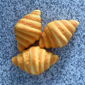 Modèle de croissant de vin à grande échelle, en plastique jaune original à haute élasticité, accessoires alimentaires factices pour la photographie, pâtisserie et magasin de boulangerie - Product Image 6