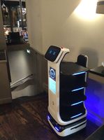 Robot de livraison de nourriture Mars à prix d'usine, robot serveur de restaurant avec évitement automatique des obstacles, robot de service alimentaire, écran AD 15,6 pouces