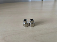 Douille étagée en acier inoxydable usinée avec précision par CNC avec filetage interne pour une résistance à la corrosion