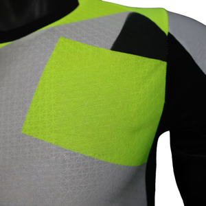 Uniformes sublimés de qualité professionnelle : maillots de football pour joueurs avec des designs personnalisés et une gestion supérieure de l'humidité - Product Image 4