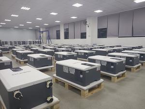 مولد طاقة شمسية للاستخدام المنزلي بسعة كبيرة 48 فولت 600 أمبير 30 كيلوواط/ساعة، متنقل لتخزين الطاقة في حالات الطوارئ، بتصميم على عجلات مع ضمان لمدة 10 سنوات - Product Image 2