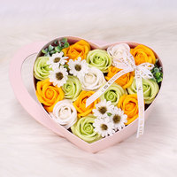 Coffret Cadeau en Papier en Forme de Cœur avec Fleurs Artificielles et Savons en Forme de Fleur pour la Fête des Mères - Vente Flash