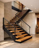 Escalier Flottant Intérieur Moderne et Minimaliste pour Villa, Garde-corps en Aluminium Sans Cadre, Écologique, Durable, Haut de Gamme, pour Cuisine et Hall