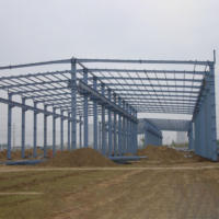 Fabricant expérimenté de structures en acier préfabriquées sur mesure pour ateliers industriels et entrepôts