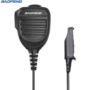 Microphone d'épaule Baofeng pour talkie-walkie, étanche, avec câble spiralé et bouton PTT - Product Image 4