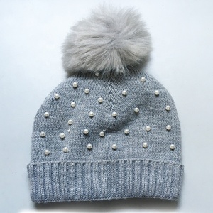 Gorro holgado de lana de punto con patrón de costilla - Product Image 1