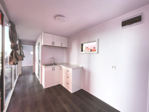 Casa Contenedor Prefabricada Moderna con Estructura de Acero, Tipo Cabaña Apple, con Baño, para Dormir u Oficina - Product Image 3