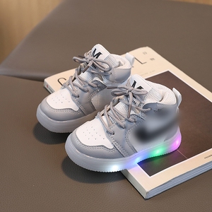Zapatillas Deportivas Infantiles con Luces LED de Diseño, Zapatos Casuales Cómodos para Niños y Niñas, Cierre de Velcro para Fácil Poner y Quitar - Product Image 3