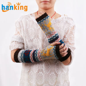 Mode femmes manchettes cerf/flocon de neige hiver mitaines mitaines tricotées 32cm longs gants Guantes décontracté femme gants - Product Image 4