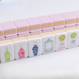 Mahjong américain personnalisé à 4 couches gravé rose créatif en acrylique – Tuiles de jeu de luxe modernes pour adultes - Product Image 3