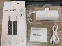 Batterie externe compacte à chargement rapide, directement de l'usine, avec prise Type-C intégrée, cordon de transport, chargeur d'urgence portable, logo personnalisé, vente en gros