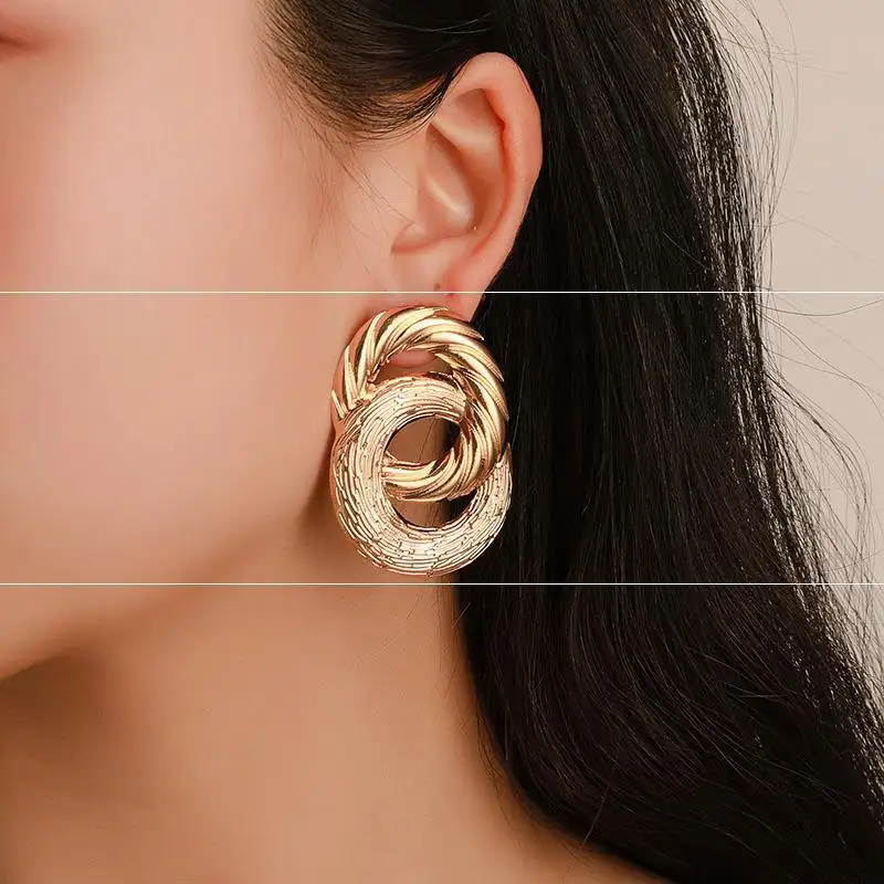2021 gran oferta nuevo moda circular metálico de plata de oro rosa de oro aretes Tricolor para las mujeres