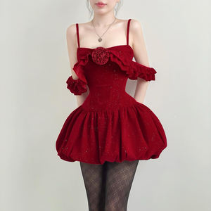 Elegante y Chic Vestido Camisero sin Mangas con Hombros Descubiertos, Estampado Floral Digital y Volantes Naturales - Product Image 4