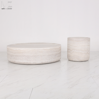 Table basse ronde en fibre de verre de forme travertin, style Wabi Sabi minimaliste moderne et luxueux, pour le salon