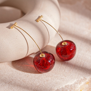 Orecchini pendenti da donna con ciliegie rosse, gioielli alla moda e dolci - Product Image 1