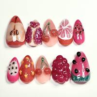 Op maat gemaakte pastelkleurige fruit-thema opzetnagels met 3D reliëfdesign, herbruikbare kunstnagels voor groothandel
