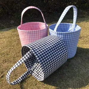 Panier de chasse aux œufs personnalisé en toile, sac fourre-tout brodé monogramme à carreaux gingham avec motif lapin de Pâques - Product Image 4