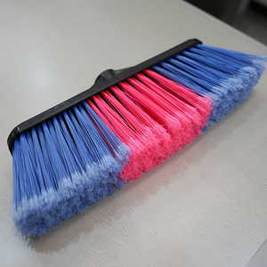 Balais à tête en plastique de couleur vive Owentek pour le nettoyage des sols domestiques, avec manche en bois et joint d'étanchéité - Product Image 4