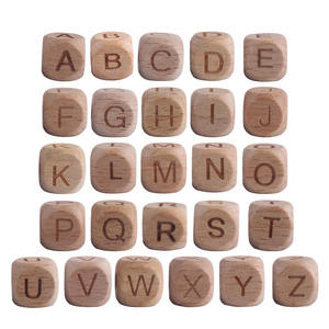 Personnalisé 10mm 12mm Laser Gravé Dés Bois Couleur Hêtre Carré Cube En Bois Anglais Alphabet Lettre Perles avec Trou - Product Image 2