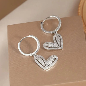 Orecchini a Cuore per Donne, Gioielli Dolci e Minimalisti, Versatili per l'Uso Quotidiano - Product Image 4