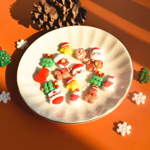 Novedad: Adorno navideño de resina con diseño de Papá Noel y muñecos de nieve, tipo cabujón, para manualidades DIY, horquillas y pendientes. - Product Image 3