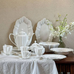 Juego de <span class=keywords><strong>vajilla</strong></span> <span class=keywords><strong>blanca</strong></span> en <span class=keywords><strong>relieve</strong></span> Vintage platos de cargador de encaje romántico alivio de cerámica <span class=keywords><strong>vajilla</strong></span> de boda cuencos y platos - Product Image 4