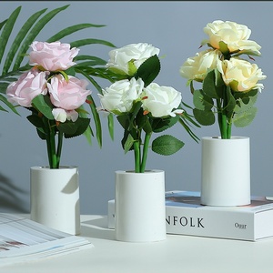 Luce Notturna a Forma di Rosa con LED a Batteria, Bianco Caldo, Dimensioni Medie, Bouquet Artificiale in ABS per Camera da Letto e Decorazione Casa - Product Image 4