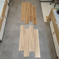 Carrelage de céramique de haute qualité pour le salon Carrelage de sol intérieur en bois massif avec finition mate
