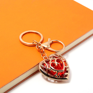 Vente en gros <span class=keywords><strong>de</strong></span> porte-clés cœur en cristal tendance vintage Charme <span class=keywords><strong>de</strong></span> sac <span class=keywords><strong>épée</strong></span> Skyward <span class=keywords><strong>de</strong></span> <span class=keywords><strong>Zelda</strong></span> Link's pour femmes Matériau métallique - Product Image 3