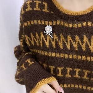 Broche de poitrine artistique pour jeunes à grand cadran, style rétro, design ajouré transfrontalier, bracelet de montre en bois à motif floral, mode unique - Product Image 4