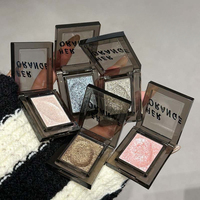 Palette de fards à paupières métalliques lumineux monocouleur en gros, fini satiné, scintillant, smoky, pigmenté, sans cruauté animale, naturel, clair/clair foncé