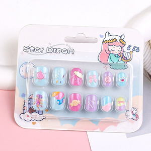 Vente en gros de faux ongles en acrylique fini Faux ongles réutilisables à pression courte pour filles avec dessin animé mignon - Product Image 5