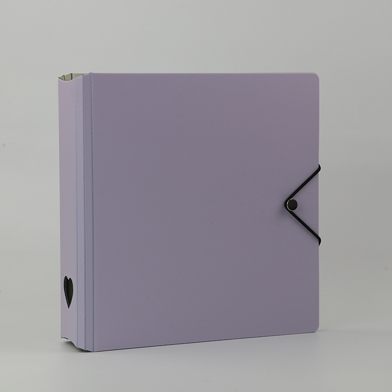 Violet avec 25 pièces à l'intérieur
