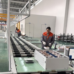 Batterie de stockage d'énergie empilable Yangde Electric 51 kWh LiFePO4, refroidissement par air, IP54, réseau hybride, RS485, usage industriel - Product Image 3