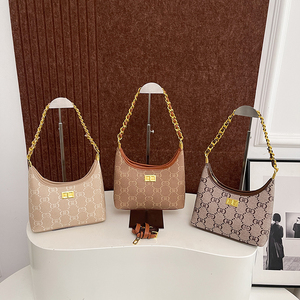 Sac à main tendance pour femmes, grande capacité, avec design à chaîne pour le porté épaule. 99127 - Product Image 1