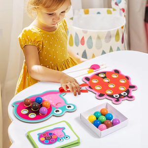 Jeu de <span class=keywords><strong>peinture</strong></span> et de jeu de société 2 en 1 pour enfants, jeu de perles à clipser en bois, jeu de reconnaissance des couleurs, jeu de perles à pince pour enfants - Product Image 1