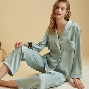 Designer de luxo de duas peças de cetim botão pijama definido para meninas manga longa casa sono desgaste com cintura elástica encerramento para a primavera - Product Image 1