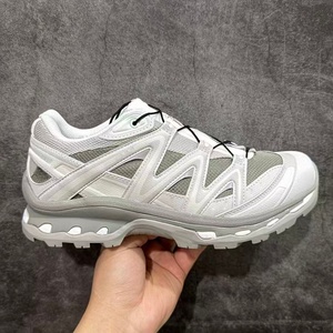 Zapatos deportivos de estilo retro con cordones, modernos, planos, con parte superior de malla, lujosos y casuales. - Product Image 1