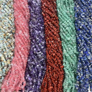 <span class=keywords><strong>Cuentas</strong></span> sueltas con agujeros de virutas de cristal de grava de piedras preciosas de colores irregulares naturales al por mayor para la fabricación de joyas y otras artesanías de cristal - Product Image 1