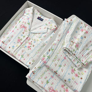 طقم بيجامة نسائية مخصص من قطعتين، ناعم ومخطط بطباعة فيونكة، من القطن المطوي والشاش العميق المجعد - Product Image 3