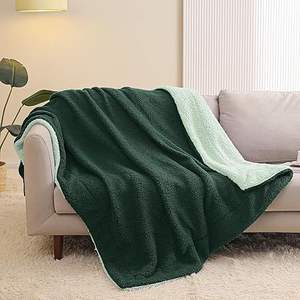 Manta de forro polar de Sherpa tamaño Queen reversible, manta de felpa suave para cama, mantas gruesas cálidas y esponjosas para invierno verde - Product Image 3