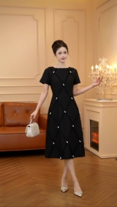 9219 Abito lungo nero a trapezio, Gratie Classic, abito unico ed elegante che snellisce la figura - Product Image 2