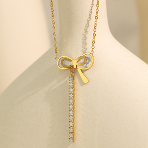 สร้อยคอรูปโบว์สีทองประดับมุกและพู่เพชรสำหรับผู้หญิงใส่ได้ทุกวัน - Product Image 1