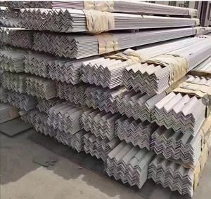 Acier laminé à chaud ASTM A36 Q235B 80 #   Acier à angle égal noir, acier à angle au carbone avec services de pliage et de découpe - Product Image 1