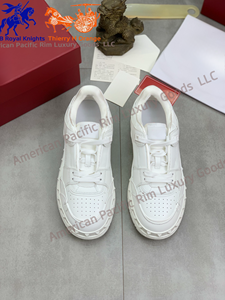 Chaussures de skate haut de gamme pour hommes et femmes avec clous rouges, respirantes, à semelle basse, antidérapantes et sécurisées pour une utilisation estivale décontractée - Product Image 4