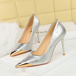 Zapatos de Tacón Alto para Mujer, Diseño OEM/ODM, de Piel Sintética, con Punta Metálica en Forma de <span class=keywords><strong>Stiletto</strong></span>, para Bodas y Fiestas, Temporada de Primavera, Tallas 34-40 - Product Image 4