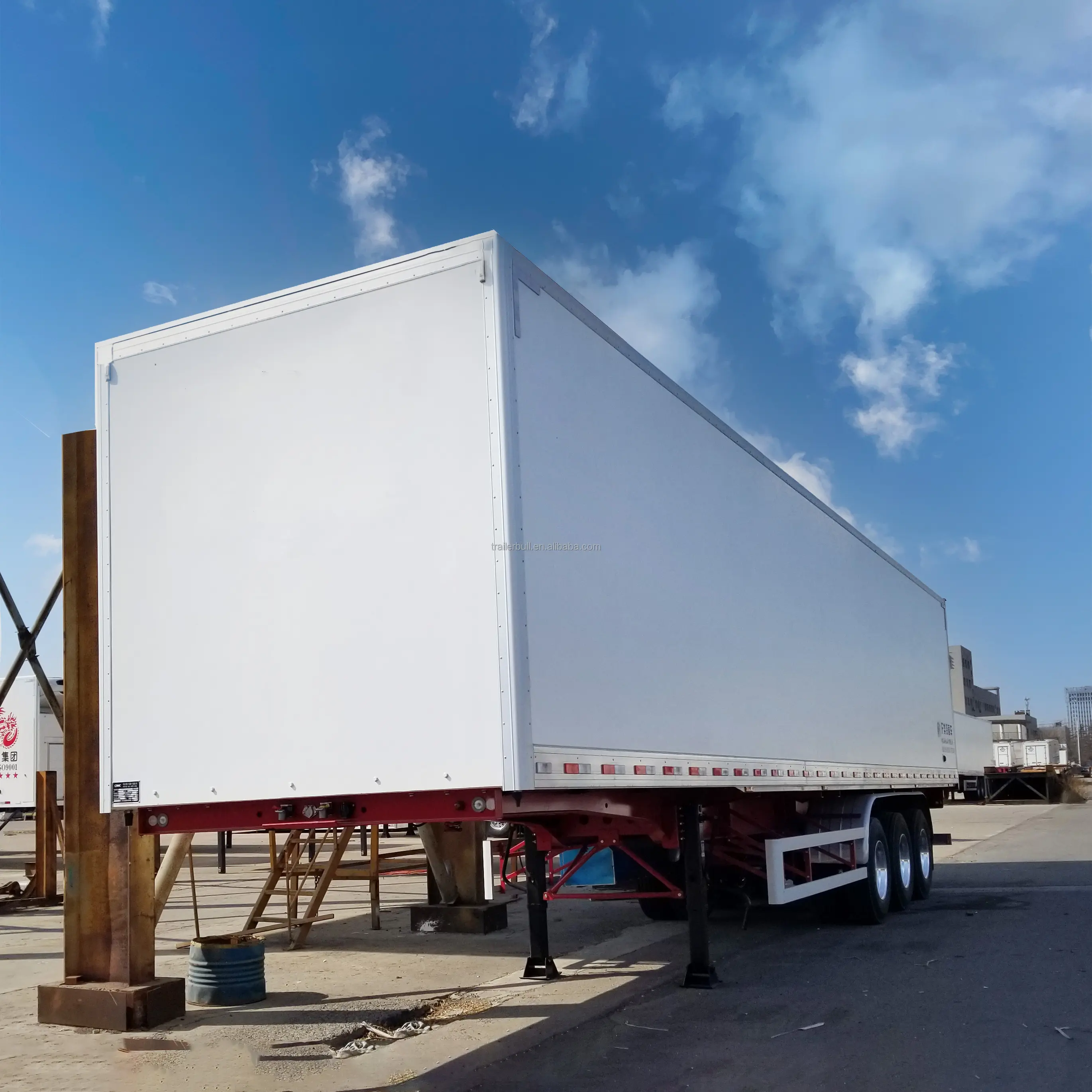 40ft 3 차축 건조한 운임 온도 조종 화물을 위한 경량 FRP 코팅 절연제 상자 트럭 반 트레일러